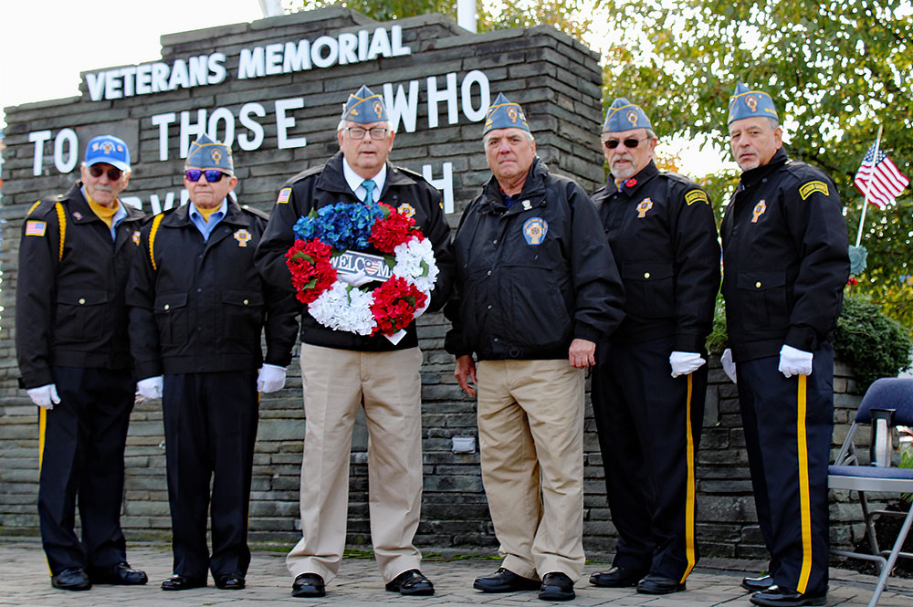 Catholic War Veterans help honor veterans.